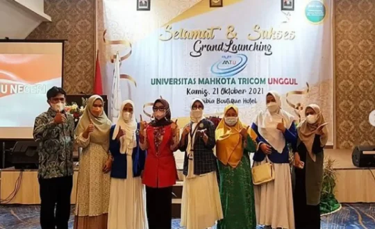 menghadiri-acara-grand-launching-webp